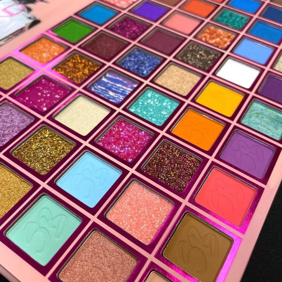 Makeup palette - Picture 3 of 3
